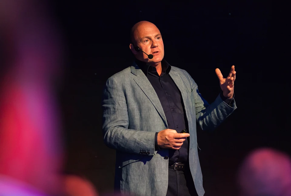 Andre Kuipers geeft een seminar bij van Breda in Brummen