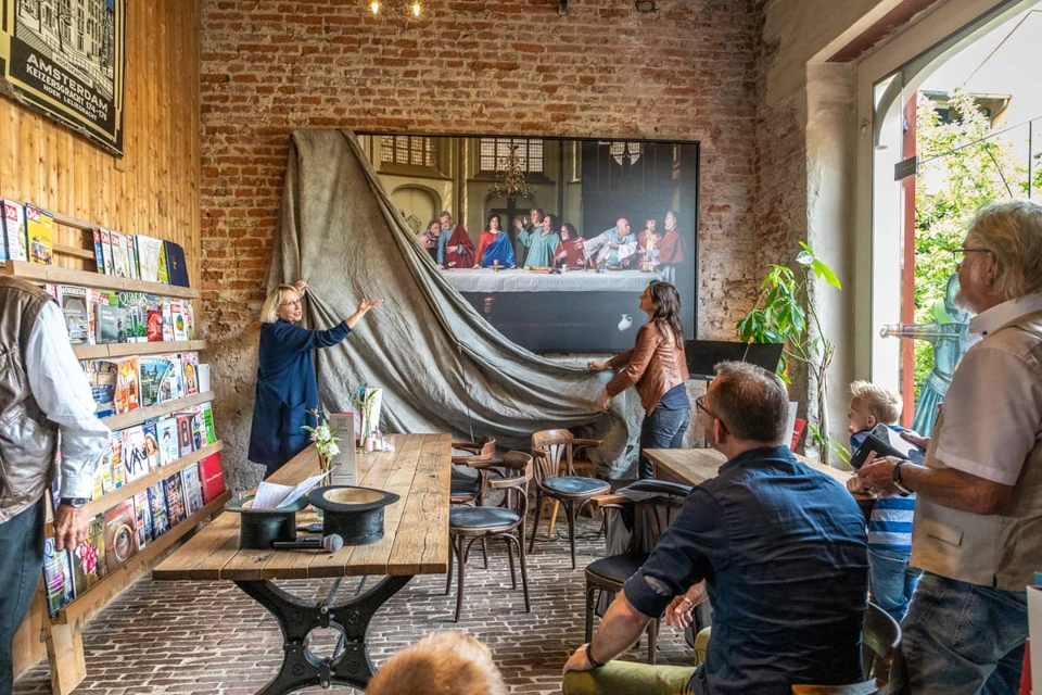 onthulling van het laatste avondmaal Doesburg door burgemeester Loes van der Meijs