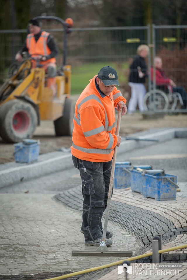 Voets Weg en Waterbouw legt bestrating Lockhorstpark Didam