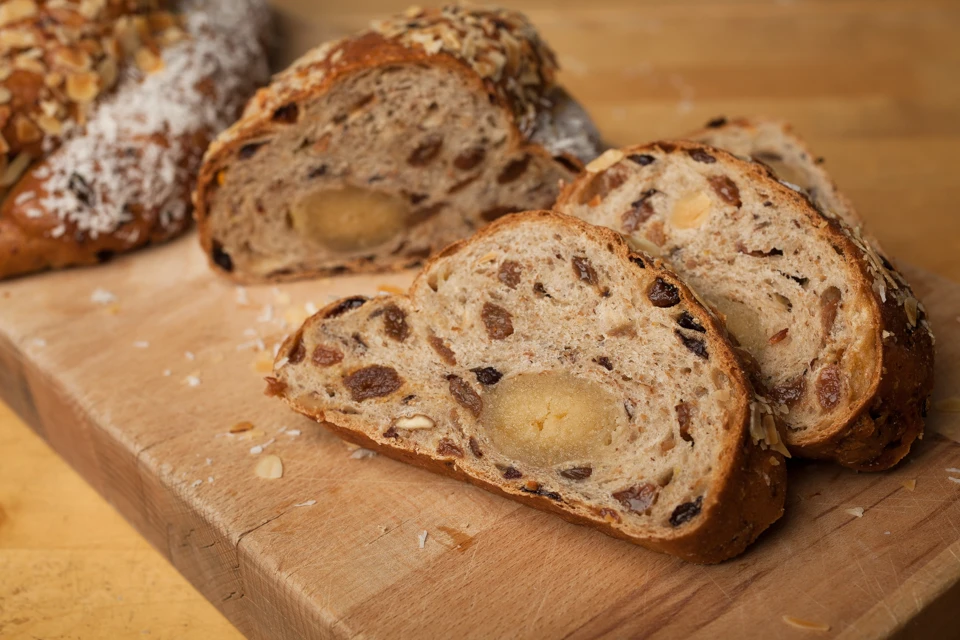 ambachtelijk kerstbrood met spijs
